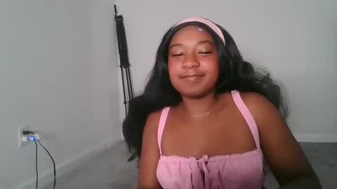 Snapshot of brownsugarcutie3 chatting on 10.17.25 Brownsuagrcutie online show from 10.17.25