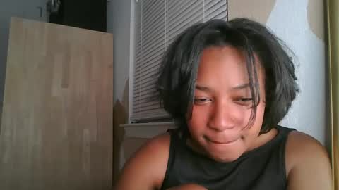 Snapshot of brownsugarcutie3 chatting on 10.20.25 Brownsuagrcutie online show from 10.20.25