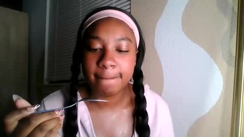 Snapshot of brownsugarcutie3 chatting on 11.09.25 Brownsuagrcutie online show from 11.09.25