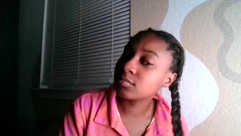 Snapshot of brownsugarcutie3 chatting on 06.14.26 Brownsuagrcutie online show from 06.14.26