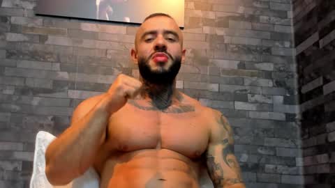 Snapshot of brucedallas chatting on 11.01.25 brucedallas online show from 11.01.25