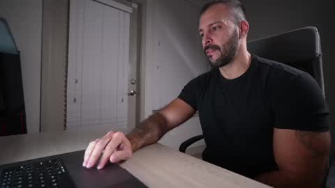 onlyfans BRUCESTRYKER online show from 12.28.24