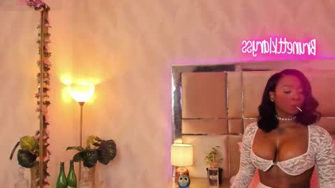 Snapshot of brunettklaryss chatting on 02.06.26 Brenda online show from 02.06.26