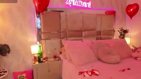 Snapshot of brunettklaryss chatting on 02.15.26 Brenda online show from 02.15.26