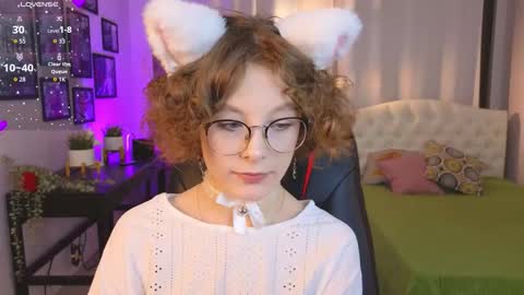 Snapshot of bubblegum_babe_ chatting on 10.29.25 Alice online show from 10.29.25