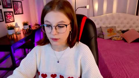 Snapshot of bubblegum_babe_ chatting on 11.18.25 Alice online show from 11.18.25