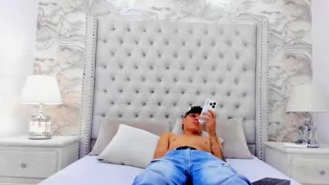 Buda y Cataleya online show from 10.07.25