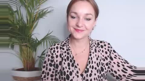 Snapshot of buffyextasy chatting on 11.13.25 Buffy online show from 11.13.25