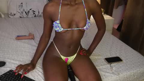 Snapshot of bunny_peaches22 chatting on 03.22.26 QUEEN independent model online show from 03.22.26