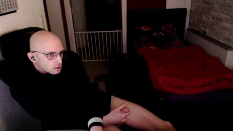Snapshot of bunnydollstellas_toyboy chatting on 04.03.26 bunnydollstellas_toyboy online show from 04.03.26