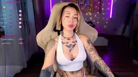 Snapshot of bunnykelly chatting on 09.25.25 bunnykelly online show from 09.25.25