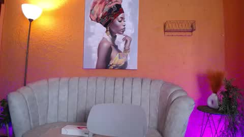 Snapshot of bunnyleahxxx chatting on 10.14.25 ANASTASIA online show from 10.14.25