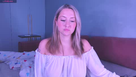 Snapshot of burn_lissa chatting on 06.16.26 Lissa online show from 06.16.26