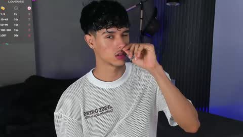 Buster independent model online show from 12.04.24