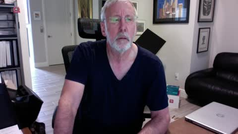 Snapshot of bustinout99 chatting on 02.22.25 afternoon wood online show from 02.22.25