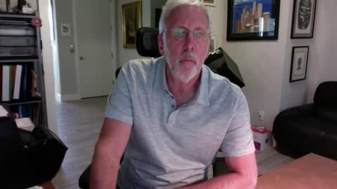 Snapshot of bustinout99 chatting on 12.01.25 afternoon wood online show from 12.01.25