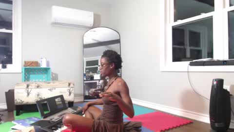 Snapshot of butt3rcup chatting on 09.29.25 Goddess online show from 09.29.25