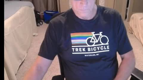 Snapshot of buttnakedfun954737 chatting on 06.04.26 Miles online show from 06.04.26