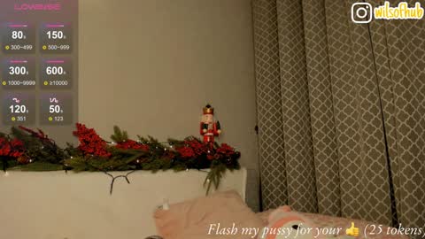 Snapshot of bzzzme chatting on 12.28.24 My name is Sofia I will be glad if you spend your time with me 3 online show from 12.28.24