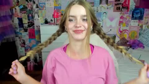 Snapshot of caaandy_girl chatting on 09.18.25 Emily  online show from 09.18.25