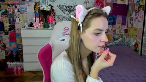 Snapshot of caaandy_girl chatting on 10.28.25 Emily  online show from 10.28.25