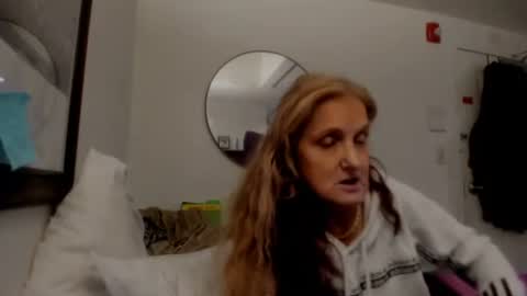 Snapshot of calaentemichele chatting on 12.24.24 calaentemichele online show from 12.24.24