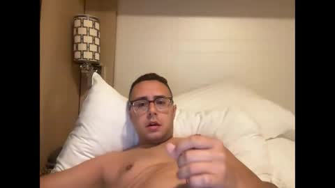 Snapshot of caliguyweo chatting on 10.23.25 caliguyweo online show from 10.23.25