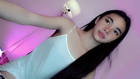 Snapshot of call_me_nina chatting on 05.14.26 call_me_nina online show from 05.14.26