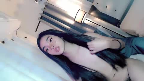 Snapshot of call_me_nina chatting on 05.19.26 call_me_nina online show from 05.19.26