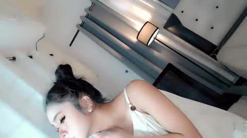 Snapshot of call_me_nina chatting on 05.25.26 call_me_nina online show from 05.25.26