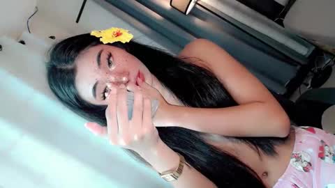 Snapshot of call_me_nina chatting on 05.27.26 call_me_nina online show from 05.27.26