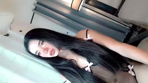 Snapshot of call_me_nina chatting on 05.29.26 call_me_nina online show from 05.29.26