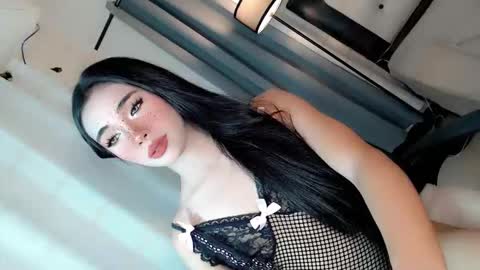 Snapshot of call_me_nina chatting on 05.30.26 call_me_nina online show from 05.30.26