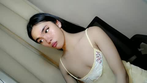 Snapshot of call_me_nina chatting on 06.25.26 call_me_nina online show from 06.25.26