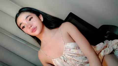 Snapshot of call_me_nina chatting on 06.26.26 call_me_nina online show from 06.26.26