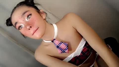 Snapshot of call_me_nina chatting on 07.06.26 call_me_nina online show from 07.06.26