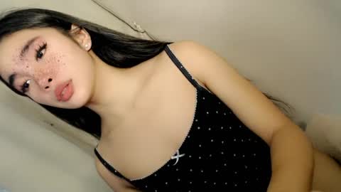 Snapshot of call_me_nina chatting on 07.29.26 call_me_nina online show from 07.29.26