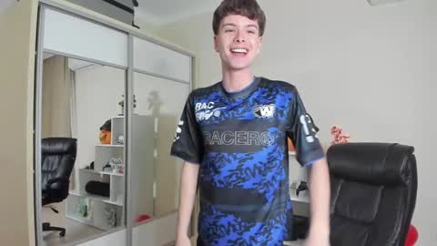 Hey I am Calvin  online show from 02.19.25