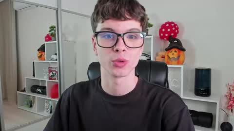 Hey I am Calvin  online show from 03.11.25