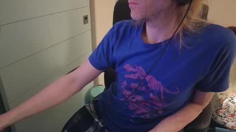 Snapshot of calypsocabal chatting on 11.04.25 Calypso online show from 11.04.25