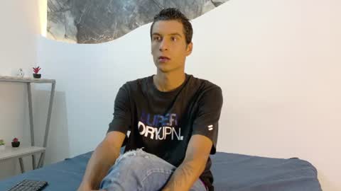 Snapshot of cameronsilverman chatting on 06.11.26 cameronsilverman online show from 06.11.26