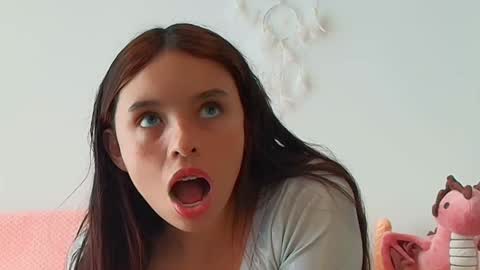 Snapshot of cami_casti777 chatting on 01.31.25 trini-1000 online show from 01.31.25