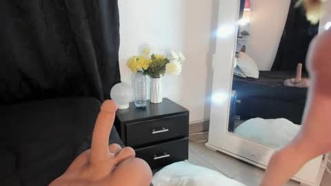 Snapshot of cami_cruzz chatting on 05.27.26 Camila cruz online show from 05.27.26