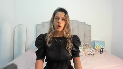 Snapshot of camila_borbon_ chatting on 05.06.26 online show from 05.06.26