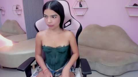 Snapshot of camila_l02 chatting on 04.19.26 Camila online show from 04.19.26