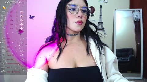 Snapshot of camila_pandora_ch chatting on 01.22.25 Cami online show from 01.22.25