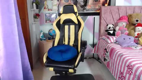 Snapshot of camila_rosess chatting on 12.17.25 valentinaEpic way Ive been fucked 1515 online show from 12.17.25