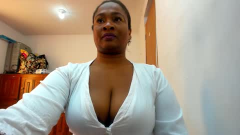 Snapshot of camila_sandoval_01 chatting on 09.28.25 Camila online show from 09.28.25