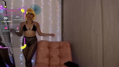 Snapshot of camilaandrade_ chatting on 10.25.25 Cami online show from 10.25.25