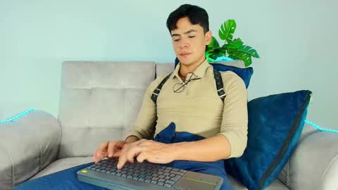 Snapshot of camilo_xcam chatting on 09.24.25 CAMILO online show from 09.24.25
